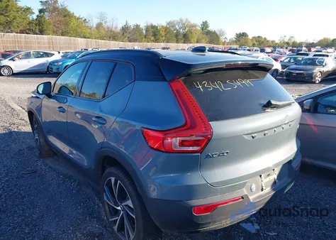 2021 Volvo Xc40 T5 R-Design z USA, uszkodzony, nr VIN YV4162UM7M2446598